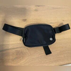 Lululemon Everywhere Belt Bag black